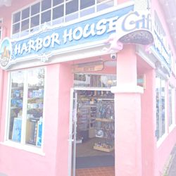 Harbor House Gifts - Outside