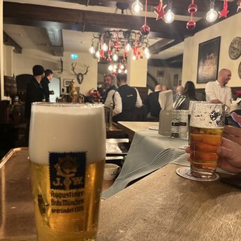 Augustiner-Keller - Chillin' @ the bar. - Bavarian Near Me - Munich, BY