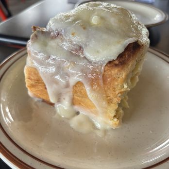 Denver Biscuit Co. - Centennial - Giant Biscuit Cinnamon Roll - Breakfast & Brunch Near Me - Centennial, Colorado