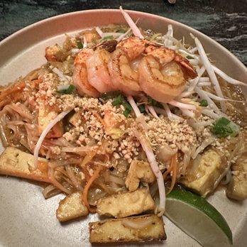 Bati Bassac - Pad Thai with tofu and shrimp - Thai Near Me - Quebec City, Quebec Bati Bassac - Pad Thai with tofu and shrimp - Thai Near Me - Quebec City, Quebec
