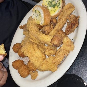 Smitty's Seafood - Seafood Platter (shrimp, oysters, and fish) - Seafood Near Me - Kenner, Louisiana