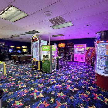 Evergreen Lanes and Restaurant - Arcade area - Bowling Near Me - Everett, Washington
