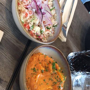 La Cevicheria - Salade de quinoa et purée de patates douces au cheddar - Peruvian Near Me - Brussels, BRU