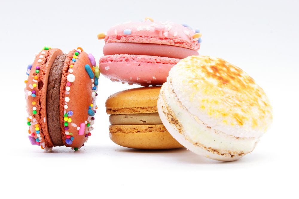 Sweet Velvet Macarons Logo