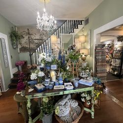 Mallie Kylas Cafe - Great, quaint gift shop