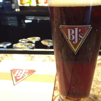BJ's Restaurant & Brewhouse - Nutty Brunette amber beer - Pizza Near Me - Austin, Texas