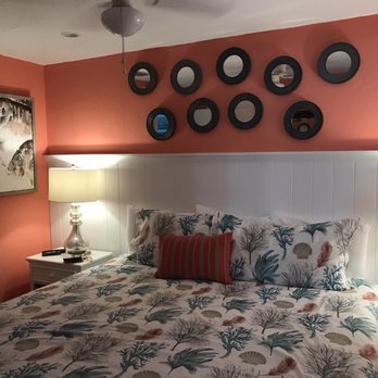 Tropical Breeze Resort - Tailing redfish suite - Resorts Near Me - Sarasota, Florida