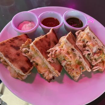5 Monkeys - Chicken pitawich - Sports Bars Near Me - San Antonio, Texas