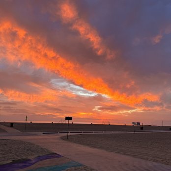 Annenberg Community Beach House - Sunset time - Venues & Event Spaces Near Me - Santa Monica, California Annenberg Community Beach House - Sunset time - Venues & Event Spaces Near Me - Santa Monica, California