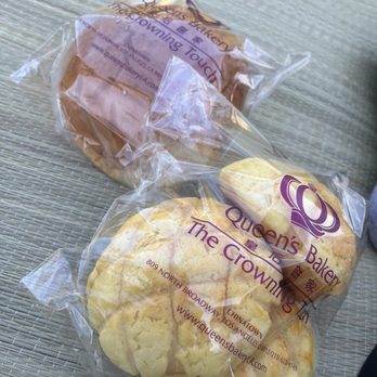 Queen's Bakery - Pineapple bun Red bean bun - Bakeries Near Me - Los Angeles, California