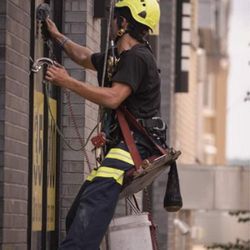 Blue Bubble Windows - High-rise window cleaning