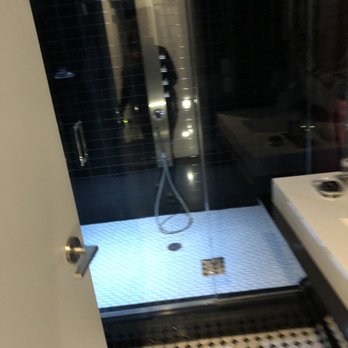 Hotel Chez Swann - Shower - Hotels Near Me - Montreal, Quebec Hotel Chez Swann - Shower - Hotels Near Me - Montreal, Quebec