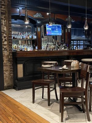 B. Matthew's Eatery by null