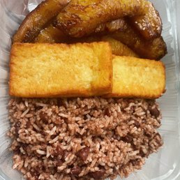 Gallo pinto, queso frito, y plátanos! Súper deli!! Gallo pinto, queso frito, y plátanos! Súper deli!!