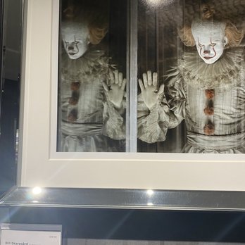 Cineplex VIP Cinemas - Hall decor - Cinema Near Me - Burnaby, British Columbia