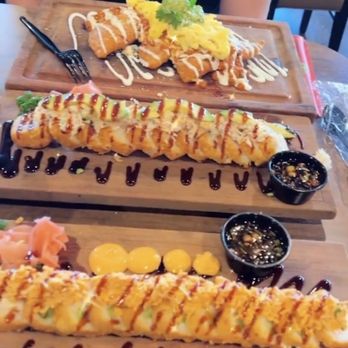 Barra Azul - Guamuchilito, Crunch Roll, Shrimp Empanadas - Sushi Bars Near Me - Perris, California