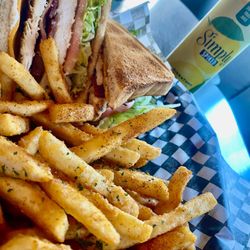 Chief's Pub & Eatery - Excellent clubhouse with a grilled chicken breast