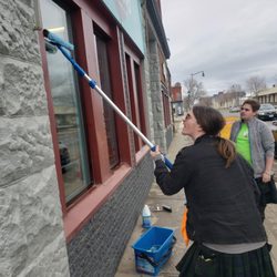 Celtic Trimmer - window cleaning Carlito's cafe