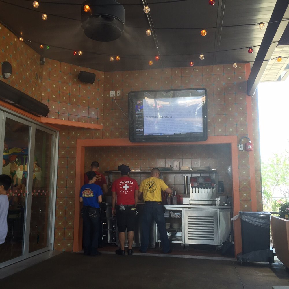 Chuy's - Waiters don't have to go to far for your drinks - Mexican Near Me - El Paso, Texas