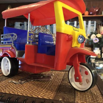 Ann's Thai Kitchen - Tuk tuk - I can almost hear it 'cruising' LoL!! - Thai Near Me - Abilene, Texas