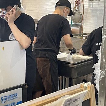 Joe's Steam Rice Roll - I'm chopping rice rolls! - Dim Sum Near Me - Flushing, New York Joe's Steam Rice Roll - I'm chopping rice rolls! - Dim Sum Near Me - Flushing, New York