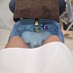 Crystal Nails and Spa - Soaking time
