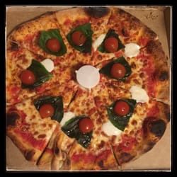 Pizzéria Rabah Zaoui - Pizza Marguerita aux couleurs de l'Italie...