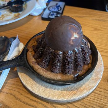 Chili's - Skillet Chocolate Chip Cookie with Molten Chocolate Cake on top! - Tex-Mex Near Me - Waipahu, Hawaii Chili's - Skillet Chocolate Chip Cookie with Molten Chocolate Cake on top! - Tex-Mex Near Me - Waipahu, Hawaii