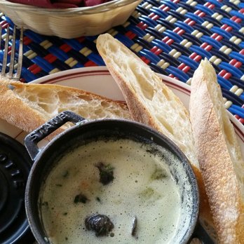 Le Zoo - Delicious eascargot with French bread to dip in the butter sauce - French Near Me - Miami Beach, Florida Le Zoo - Delicious eascargot with French bread to dip in the butter sauce - French Near Me - Miami Beach, Florida
