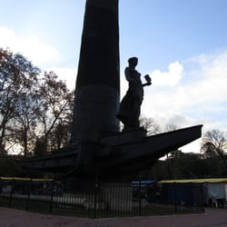 Parque Lezama - Monumento a la cordialidad argentino-uruguaya