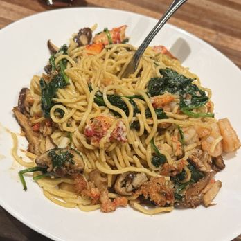 Yard House - Lobster Garlic Noodles - New American Near Me - Rancho Cucamonga, California Yard House - Lobster Garlic Noodles - New American Near Me - Rancho Cucamonga, California