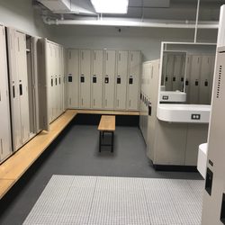 Le Gym SGW Campus - Women's locker room