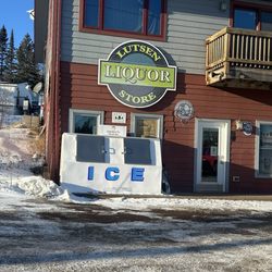 Lutsen Liquor Store - Outside