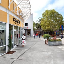 Petaluma Village Premium Outlets
