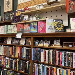 Storyhouse Book Pub's cozy bookshelves setup! Storyhouse Book Pub's cozy bookshelves setup!