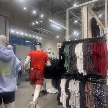 Old Navy - Women's Clothing Near Me - Salem, New Hampshire