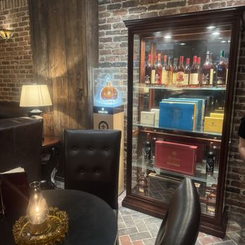 Red Phone Booth - Cocktail Bars Near Me - The Colony, Texas