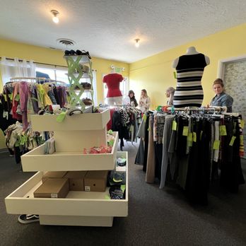 Bee Chic Consignment Boutique - Women's Clothing Near Me - Burley, Idaho