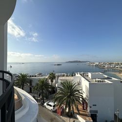 Cenit - Side ocean view