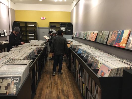 Village Vinyl & Hi Fi by null