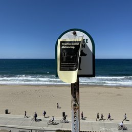Social distancing at Torrance Beach in the age of coronavirus. Social distancing at Torrance Beach in the age of coronavirus.