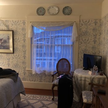 Briar Rose Inn - Our room (queen sized with bathroom attached) - Bed & Breakfast Near Me - Vancouver, Washington