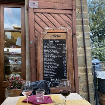 Bar-Ucci - Tuscan Near Me - Volpaia, SI
