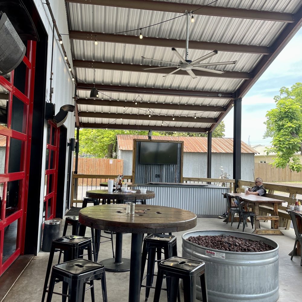 Red Rooster IceHouse - Nice outdoor seating with fans and heaters - American Near Me - Hawkins, Texas Red Rooster IceHouse - Nice outdoor seating with fans and heaters - American Near Me - Hawkins, Texas