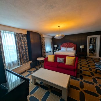 Graduate by Hilton Providence - This was the Graduate King Larger Suite we were provided. It's different than the pictures on the Hilton app - Hotels Near Me - Providence, Rhode Island Graduate by Hilton Providence - This was the Graduate King Larger Suite we were provided. It's different than the pictures on the Hilton app - Hotels Near Me - Providence, Rhode Island