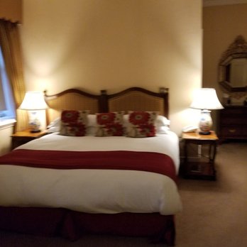 Waterford Castle - Huge fluffy & comfy bed! - Hotels Near Me - The Island, WD