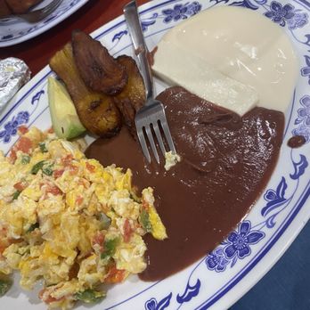 Restaurante El Paraiso - Desayuno típica con huevos Revuelto - Mexican Near Me - Nashville, Tennessee Restaurante El Paraiso - Desayuno típica con huevos Revuelto - Mexican Near Me - Nashville, Tennessee