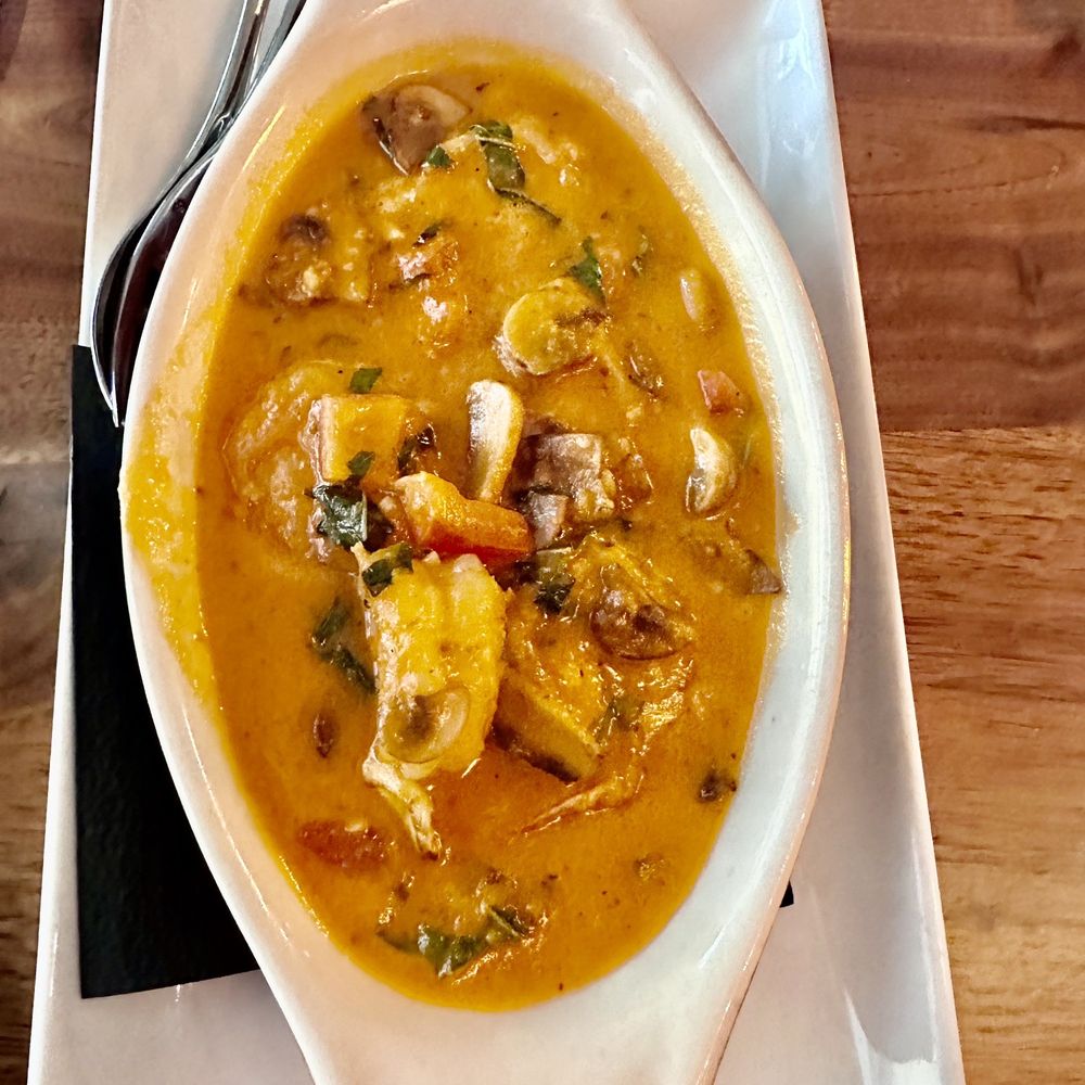 Trapeze Restaurant - Gamberetti Con Fungi $16 - Italian Near Me - Burlingame, California Trapeze Restaurant - Gamberetti Con Fungi $16 - Italian Near Me - Burlingame, California