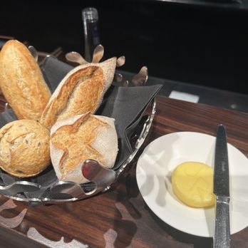 L'Atelier de Joël Robuchon - Bread Service - French Near Me - Paris, 75