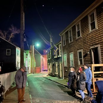 Annapolis Ghost Tours & Crawls - Tour guide Bonnie on the left. - Nightlife Near Me - Annapolis, Maryland